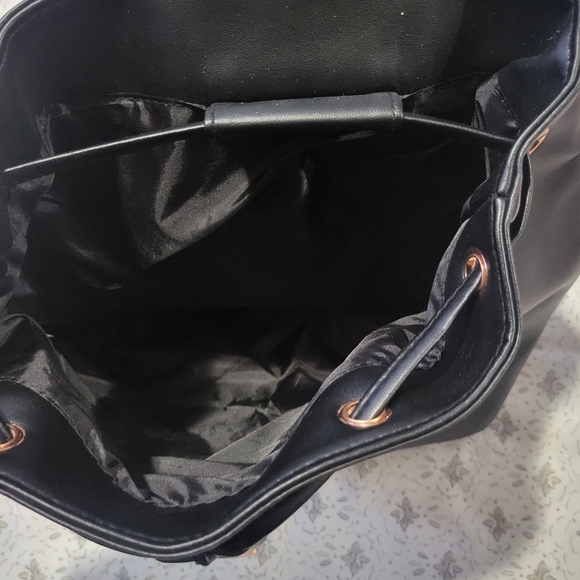 Axiz Group Ava Black & Rose Gold Cinch Backpack - Picture 5 of 5